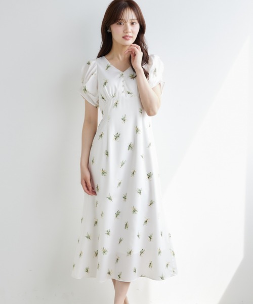 tocco closet(トッコ クローゼット)の「スズランブーケプリントタックスリーブワンピース(ワンピース・レディース・ブルー/イエロー・M)」の2枚目の写真