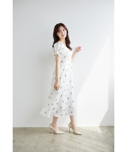 tocco closet(トッコ クローゼット)の「スズランブーケプリントタックスリーブワンピース(ワンピース・レディース・ブルー/イエロー・M)」の16枚目の写真
