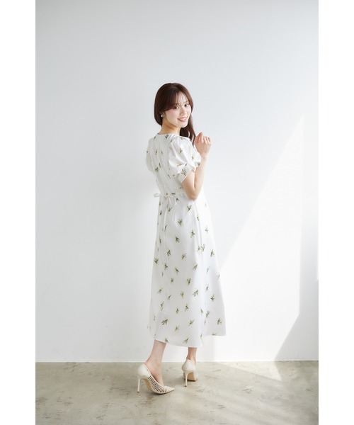 tocco closet(トッコ クローゼット)の「スズランブーケプリントタックスリーブワンピース(ワンピース・レディース・ブルー/イエロー・M)」の17枚目の写真