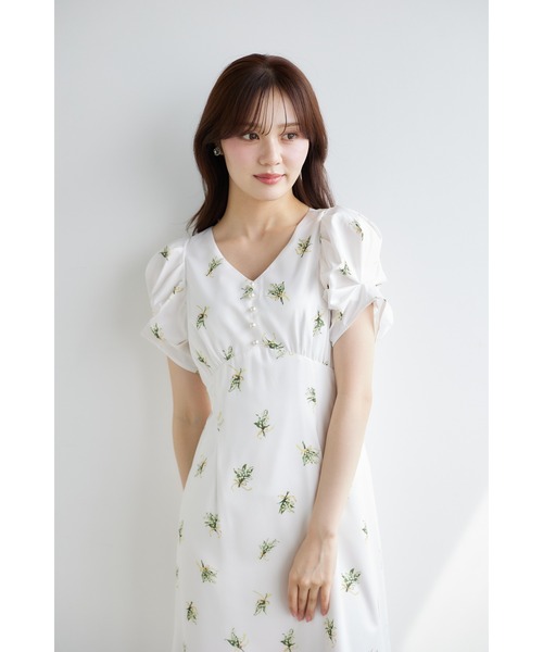 tocco closet(トッコ クローゼット)の「スズランブーケプリントタックスリーブワンピース(ワンピース・レディース・ブルー/イエロー・M)」の20枚目の写真