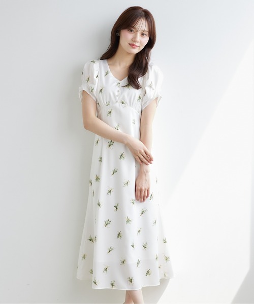 tocco closet(トッコ クローゼット)の「スズランブーケプリントタックスリーブワンピース(ワンピース・レディース・ブルー/イエロー・M)」の19枚目の写真