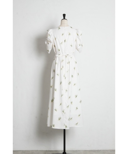 tocco closet(トッコ クローゼット)の「スズランブーケプリントタックスリーブワンピース(ワンピース・レディース・ブルー/イエロー・M)」の7枚目の写真