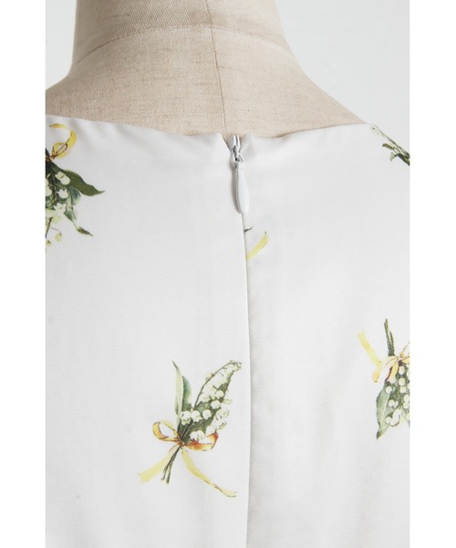 tocco closet(トッコ クローゼット)の「スズランブーケプリントタックスリーブワンピース(ワンピース・レディース・ブルー/イエロー・M)」の9枚目の写真