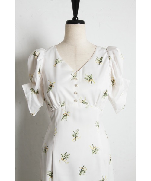tocco closet(トッコ クローゼット)の「スズランブーケプリントタックスリーブワンピース(ワンピース・レディース・ブルー/イエロー・M)」の10枚目の写真