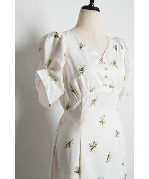 tocco closet(トッコ クローゼット)の「スズランブーケプリントタックスリーブワンピース(ワンピース・レディース・ブルー/イエロー・M)」の12枚目の写真
