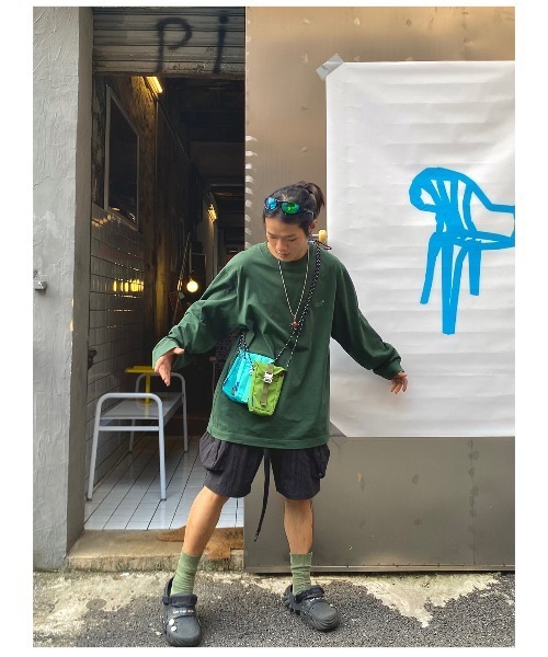 OFFWINTER（オフウィンター）の「【OFFWINTER】航空旅行 防撥水ミニマルスマホショルダーバッグ / ネックポーチ / サコッシュ（ショルダーバッグ・メンズ・ブルー/イエロー/レオパード/マルチ/グリーン/ベージュ/レッド/カーキ/ブラック・FREE）」の11枚目の写真