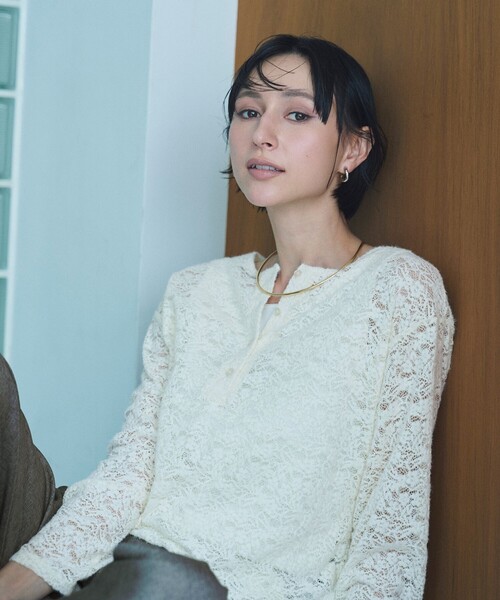 ANY(エニィ)の「ヘンリーネックレースプルオーバー(Tシャツ/カットソー・レディース・レッド系/ブラック系/アイボリー系・X-LARGE)」の1枚目の写真