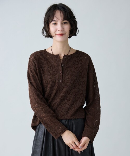 ANY(エニィ)の「ヘンリーネックレースプルオーバー(Tシャツ/カットソー・レディース・レッド系/ブラック系/アイボリー系・X-LARGE)」の4枚目の写真