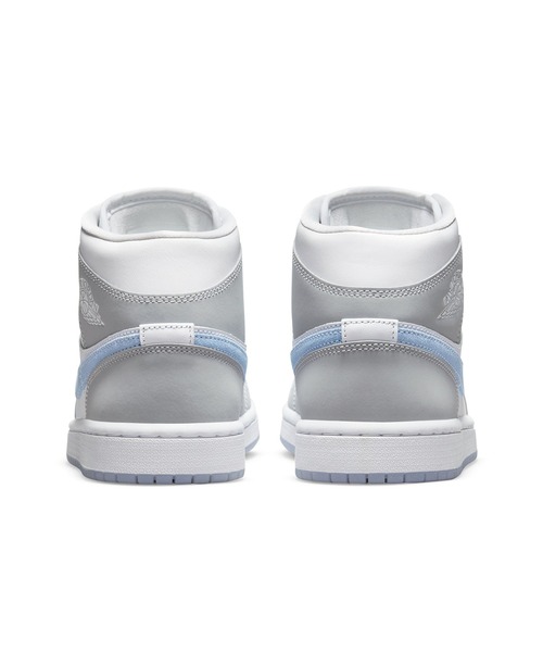 NIKE(ナイキ)の「JORDAN BRAND W AIR JORDAN 1 MID BQ6472-105(スニーカー・メンズ・グレー・24cm/23.5cm/24.5cm)」の4枚目の写真