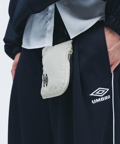tk.TAKEO KIKUCHI(ティーケータケオキクチ)の「【UMBRO】ショルダーバッグ/チャーム付き(ショルダーバッグ・メンズ・ベージュ/ブラック・00)」の6枚目の写真