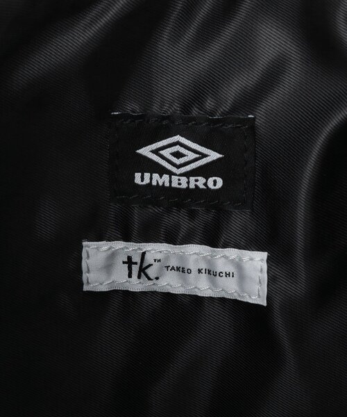 tk.TAKEO KIKUCHI(ティーケータケオキクチ)の「【UMBRO】ショルダーバッグ/チャーム付き(ショルダーバッグ・メンズ・ベージュ/ブラック・00)」の19枚目の写真
