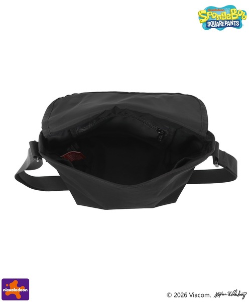 Manhattan Portage(マンハッタンポーテージ)の「NYLON MESSENGER BAG (XXS) BP W/DIV MGNT 500D CORDURA / SPONGE BOB(メッセンジャーバッグ・メンズ・ブラック・X-SMALL)」の2枚目の写真