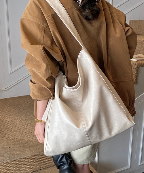 mebole(メボレ)の「one shoulder square bag(ショルダーバッグ・レディース・ブラック/ブラウン/アイボリー・FREE)」の4枚目の写真