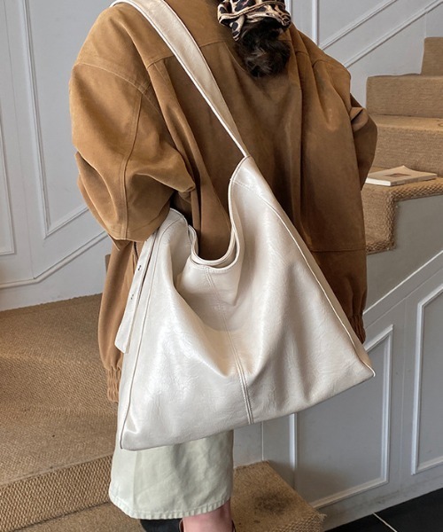 mebole(メボレ)の「one shoulder square bag(ショルダーバッグ・レディース・ブラック/ブラウン/アイボリー・FREE)」の6枚目の写真