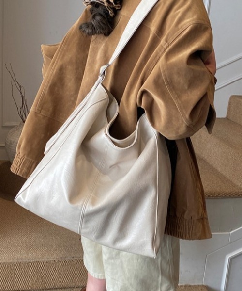 mebole(メボレ)の「one shoulder square bag(ショルダーバッグ・レディース・ブラック/ブラウン/アイボリー・FREE)」の8枚目の写真