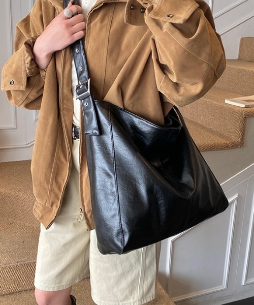 mebole(メボレ)の「one shoulder square bag(ショルダーバッグ・レディース・ブラック/ブラウン/アイボリー・FREE)」の9枚目の写真