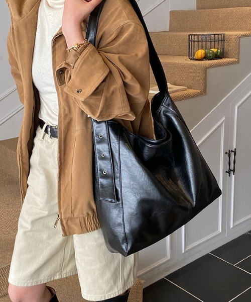mebole(メボレ)の「one shoulder square bag(ショルダーバッグ・レディース・ブラック/ブラウン/アイボリー・FREE)」の11枚目の写真