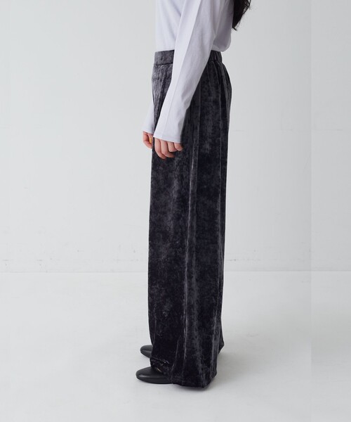 conges payes ADIEU TRISTESSE(コンジェ ペイエ アデュートリステス)の「ベロアパンツ(その他パンツ・レディース・チャコールグレー/グレイッシュベージュ/カーキ・38)」の18枚目の写真