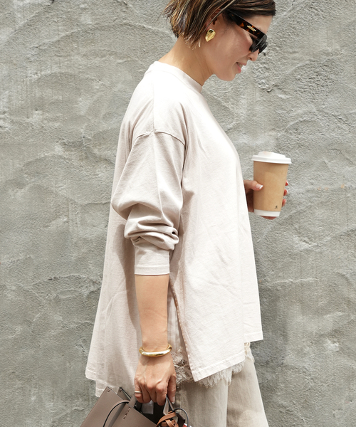 CALUX（キャラクス）の「【CALUX/キャラクス】SIDE-SLIT ロングスリーブ Tシャツ（Tシャツ/カットソー・レディース・アイボリー・FREE）」の2枚目の写真