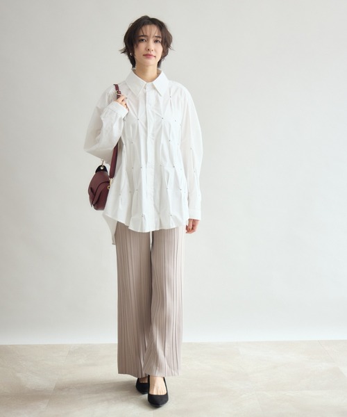 Pillini(ピリーニ)の「スタッズ付デザインタックシャツ(シャツ/ブラウス・レディース・ブラウン/ライトブルー/オフホワイト・FREE)」の4枚目の写真