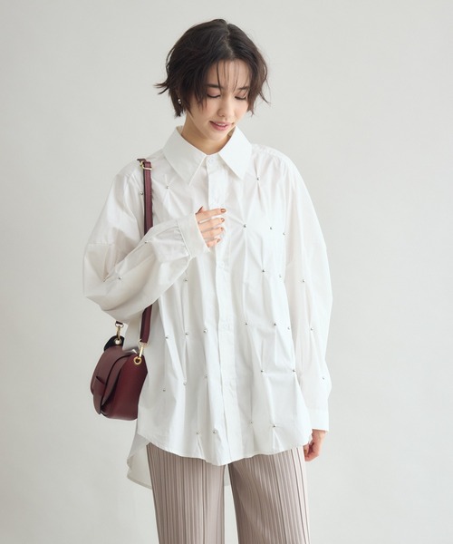 Pillini(ピリーニ)の「スタッズ付デザインタックシャツ(シャツ/ブラウス・レディース・ブラウン/ライトブルー/オフホワイト・FREE)」の8枚目の写真