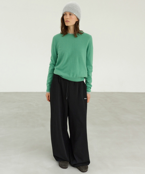 LEVAR(レバー)の「Curved Volume Sweatpants - Black(スウェットパンツ・レディース・その他・FREE)」の2枚目の写真