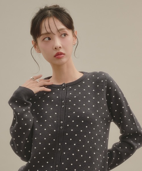 apres jour mignon(アプレジュールミニョン)の「ドットカーディガン(カーディガン/ボレロ・レディース・ボルドー/ピンク/オフホワイト/チャコールグレー/ブラウン系その他・フリー/LARGE)」の3枚目の写真