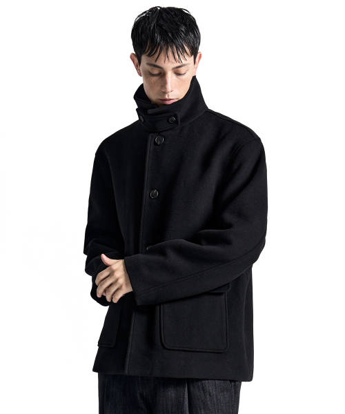 COSTUME O’CLOCK（コスチュームオクロック）の「[COCLXオジョンギュ] ウールセミオーバーフィットハーフコート ブラック COOSCT027BLACK（チェスターコート・メンズ・その他・LARGE/SMALL/MEDIUM）」の2枚目の写真