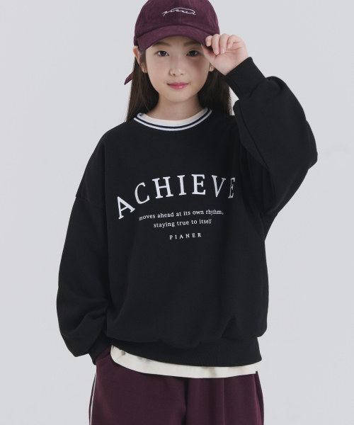 PIANER KIDS(ピアネールキッズ)の「ACHIEVE 配色オーバーサイズスウェット(ブラック)(スウェット・レディース・ブラック・M(130-140cm)/L(140-150cm)/S(120-130cm)/XL(150-160㎝))」の3枚目の写真