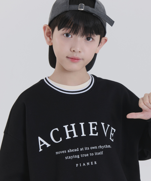 PIANER KIDS(ピアネールキッズ)の「ACHIEVE 配色オーバーサイズスウェット(ブラック)(スウェット・レディース・ブラック・M(130-140cm)/L(140-150cm)/S(120-130cm)/XL(150-160㎝))」の4枚目の写真