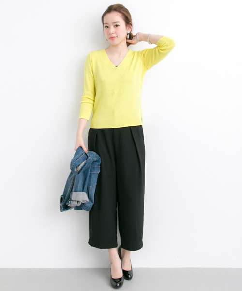 URBAN RESEARCH（アーバンリサーチ）の「UR BASIC総針Vネックプルオーバー（ニット/セーター・レディース・ネイビー/イエロー/オフホワイト/ライトグレー・FREE）」の7枚目の写真