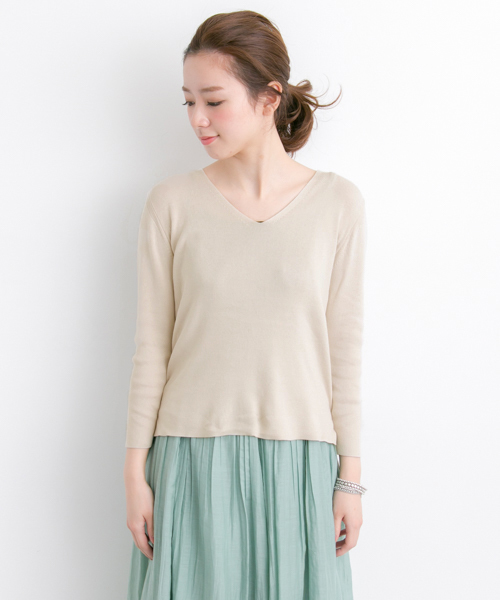 URBAN RESEARCH（アーバンリサーチ）の「UR BASIC総針Vネックプルオーバー（ニット/セーター・レディース・ネイビー/イエロー/オフホワイト/ライトグレー・FREE）」の8枚目の写真