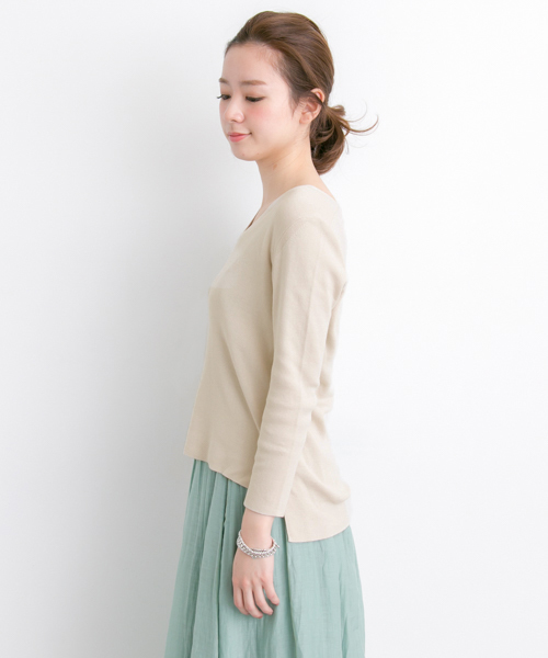 URBAN RESEARCH（アーバンリサーチ）の「UR BASIC総針Vネックプルオーバー（ニット/セーター・レディース・ネイビー/イエロー/オフホワイト/ライトグレー・FREE）」の10枚目の写真