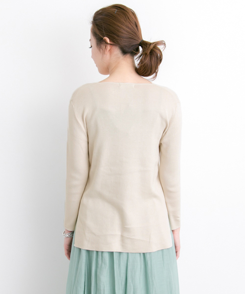 URBAN RESEARCH（アーバンリサーチ）の「UR BASIC総針Vネックプルオーバー（ニット/セーター・レディース・ネイビー/イエロー/オフホワイト/ライトグレー・FREE）」の11枚目の写真