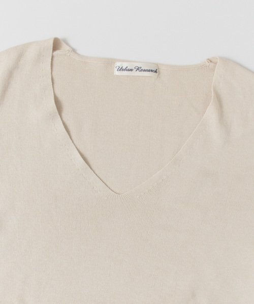 URBAN RESEARCH（アーバンリサーチ）の「UR BASIC総針Vネックプルオーバー（ニット/セーター・レディース・ネイビー/イエロー/オフホワイト/ライトグレー・FREE）」の12枚目の写真