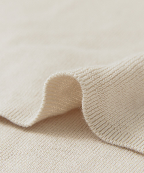 URBAN RESEARCH（アーバンリサーチ）の「UR BASIC総針Vネックプルオーバー（ニット/セーター・レディース・ネイビー/イエロー/オフホワイト/ライトグレー・FREE）」の15枚目の写真