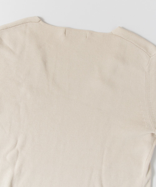 URBAN RESEARCH（アーバンリサーチ）の「UR BASIC総針Vネックプルオーバー（ニット/セーター・レディース・ネイビー/イエロー/オフホワイト/ライトグレー・FREE）」の9枚目の写真