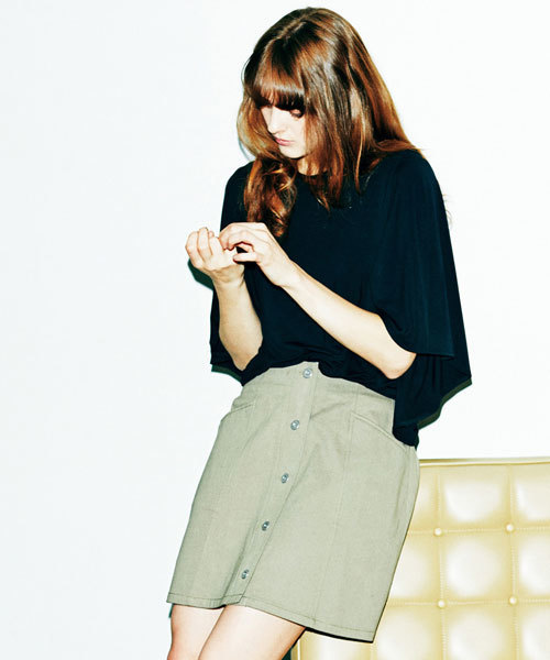 E hyphen world gallery（イーハイフンワールドギャラリー）の「フロントボタン台形ミニスカｰト（スカート・レディース・ベージュ/インディゴブルー/ブラック/カーキ/オフホワイト・FREE）」の12枚目の写真