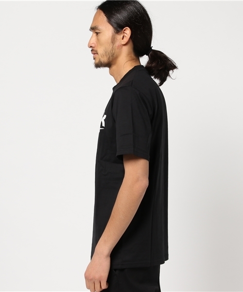 Reebok（リーボック）の「【日本限定】クラシックストア HEP FIVE オープン記念Tシャツ Reebok CLASSIC（リーボック　クラシック）（Tシャツ/カットソー・メンズ・ブラック・SMALL/X-SMALL/X-LARGE/MEDIUM/LARGE/XX-LARGE）」の2枚目の写真