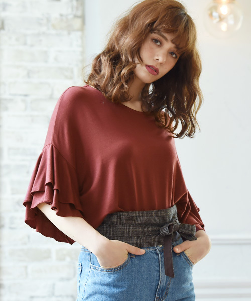 Luz Llena(ラズレナ)の「ダブルフリルスリーブTシャツ(Tシャツ/カットソー・レディース・ブラック/ベージュ/ワインレッド・MEDIUM)」の3枚目の写真