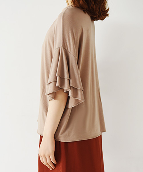 Luz Llena(ラズレナ)の「ダブルフリルスリーブTシャツ(Tシャツ/カットソー・レディース・ブラック/ベージュ/ワインレッド・MEDIUM)」の7枚目の写真