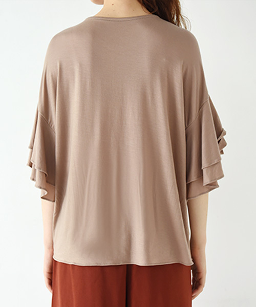 Luz Llena(ラズレナ)の「ダブルフリルスリーブTシャツ(Tシャツ/カットソー・レディース・ブラック/ベージュ/ワインレッド・MEDIUM)」の8枚目の写真