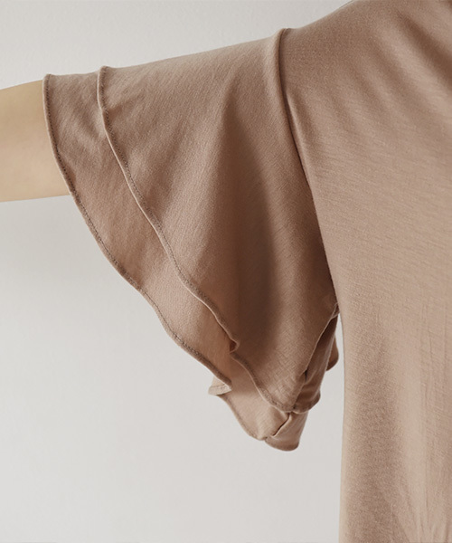 Luz Llena(ラズレナ)の「ダブルフリルスリーブTシャツ(Tシャツ/カットソー・レディース・ブラック/ベージュ/ワインレッド・MEDIUM)」の10枚目の写真