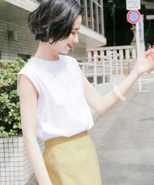 LOWRYS FARM（ローリーズファーム）の「トルコオーガニックノースリーブ　831242（Tシャツ/カットソー・レディース・ブラック/ブラウン/オフホワイト/カーキ・MEDIUM/LARGE）」の2枚目の写真