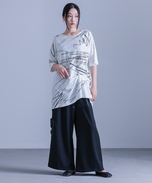 kOhAKU(コハク)の「アシンメトリー手書き風デザインTシャツ(Tシャツ/カットソー・レディース・ブラック/オフホワイト・FREE)」の9枚目の写真