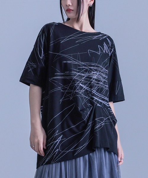 kOhAKU(コハク)の「アシンメトリー手書き風デザインTシャツ(Tシャツ/カットソー・レディース・ブラック/オフホワイト・FREE)」の17枚目の写真
