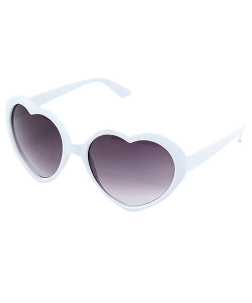 one after another NICE CLAUP（ワンアフターアナザーナイスクラップ）の「【ナイスクラップ】ハートサングラス（サングラス・レディース・レッド/ブラック/ホワイト・FREE）」の2枚目の写真