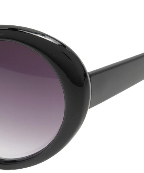 one after another NICE CLAUP（ワンアフターアナザーナイスクラップ）の「【ナイスクラップ】ハートサングラス（サングラス・レディース・レッド/ブラック/ホワイト・FREE）」の4枚目の写真