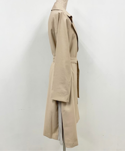 PICCIN（ピッチン）の「マットカルゼサイド切り替えコート（トレンチコート・レディース・ベージュ/ネイビー/イエロー・MEDIUM/LARGE）」の5枚目の写真