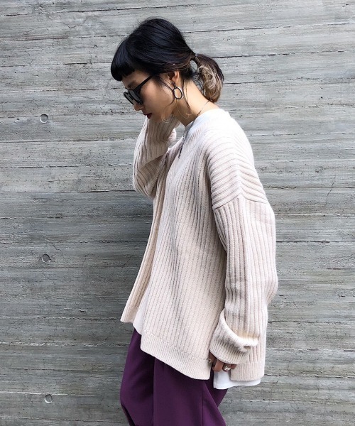 PAGEBOY（ページボーイ）の「ワイドリブVネックプルオーバー（ニット/セーター・レディース・オフホワイト/ブラック/グレイッシュベージュ/レッド系その他・FREE）」の8枚目の写真